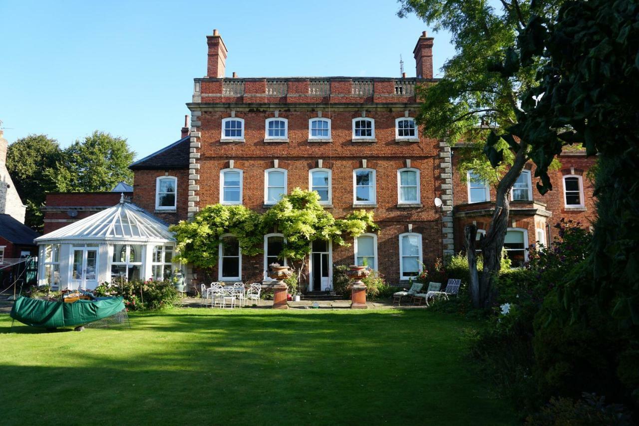West Wing D'Isney Place. Линкълн Екстериор снимка