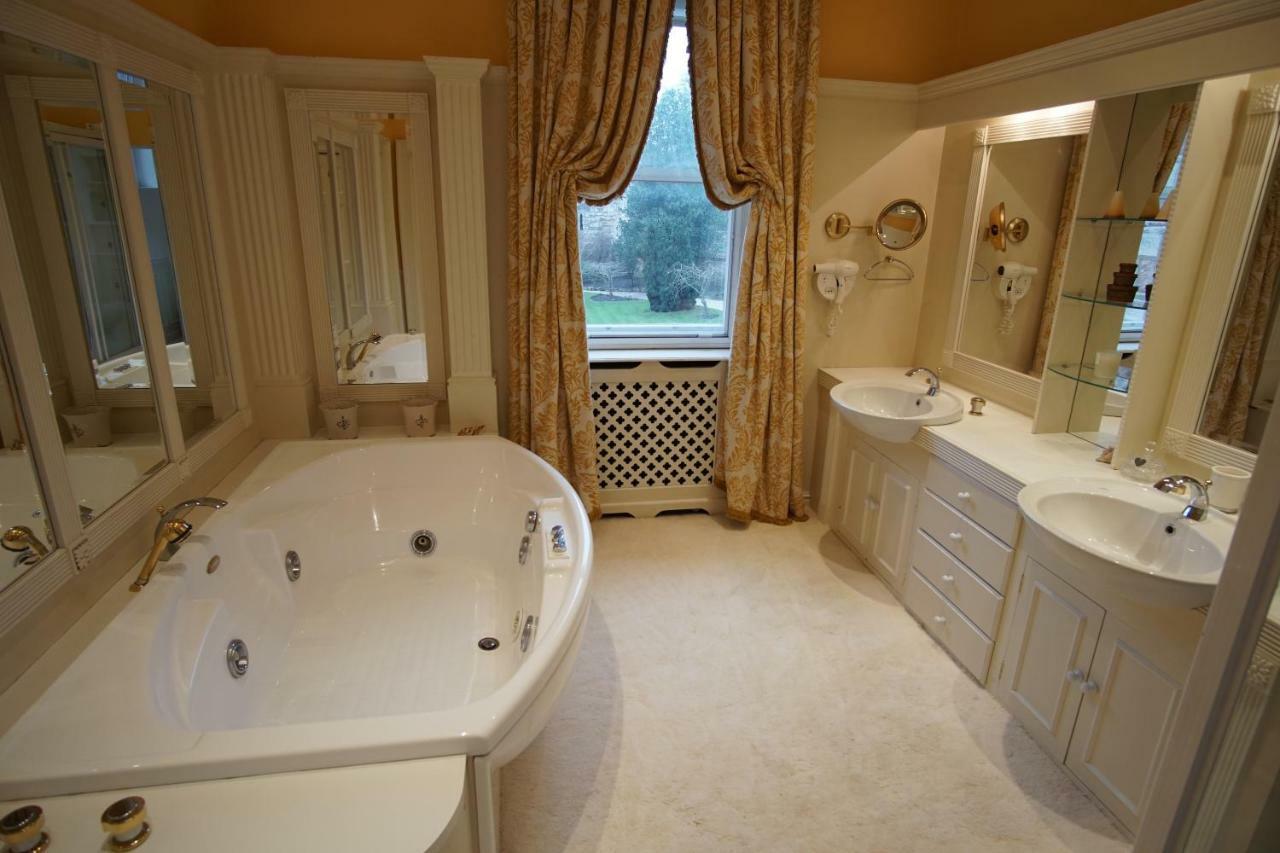 West Wing D'Isney Place. Линкълн Екстериор снимка